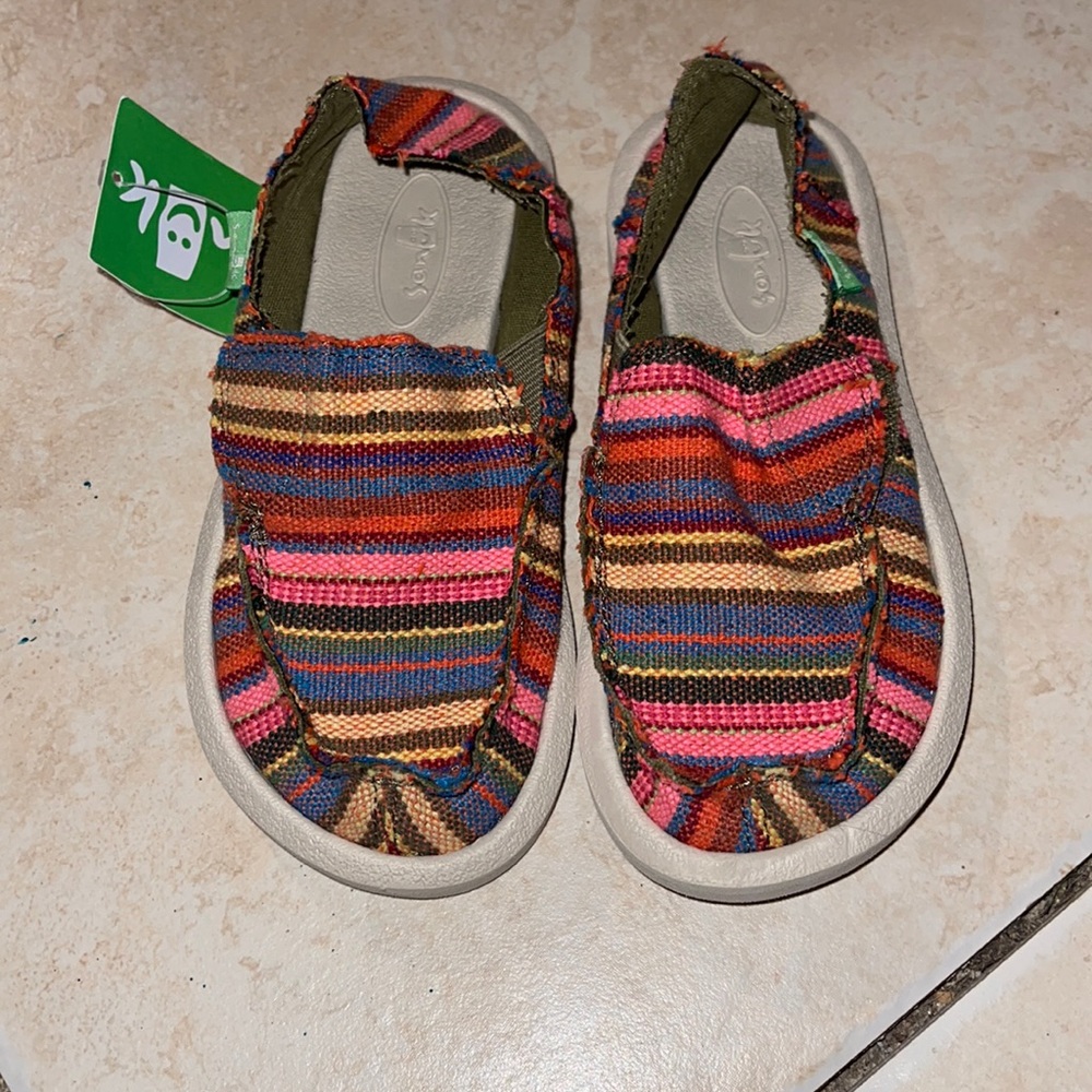 lil Donna blanket sanuk shoes